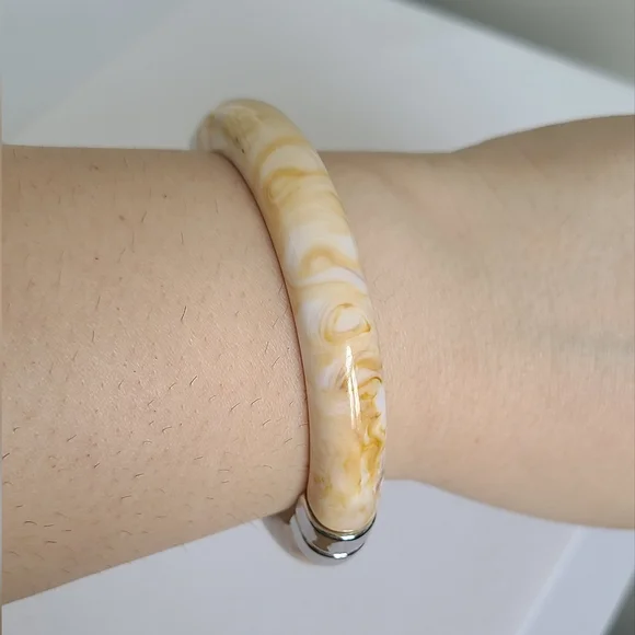 Vintage Boho Cream Chunky Resin Acrylic Hinged Silver Tone Bangle Bracelet - Picture 10 of 13